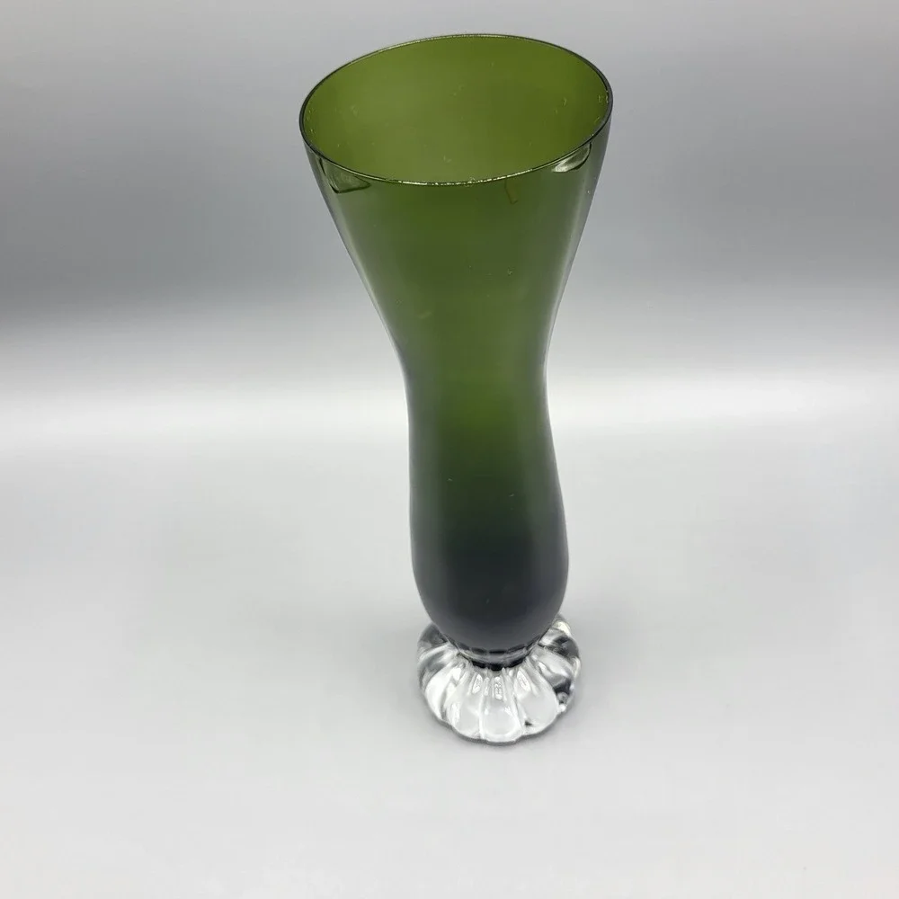 Vintage MCM Mid Century Modern Bud Vase Art Glass Scalloped Base Green 9